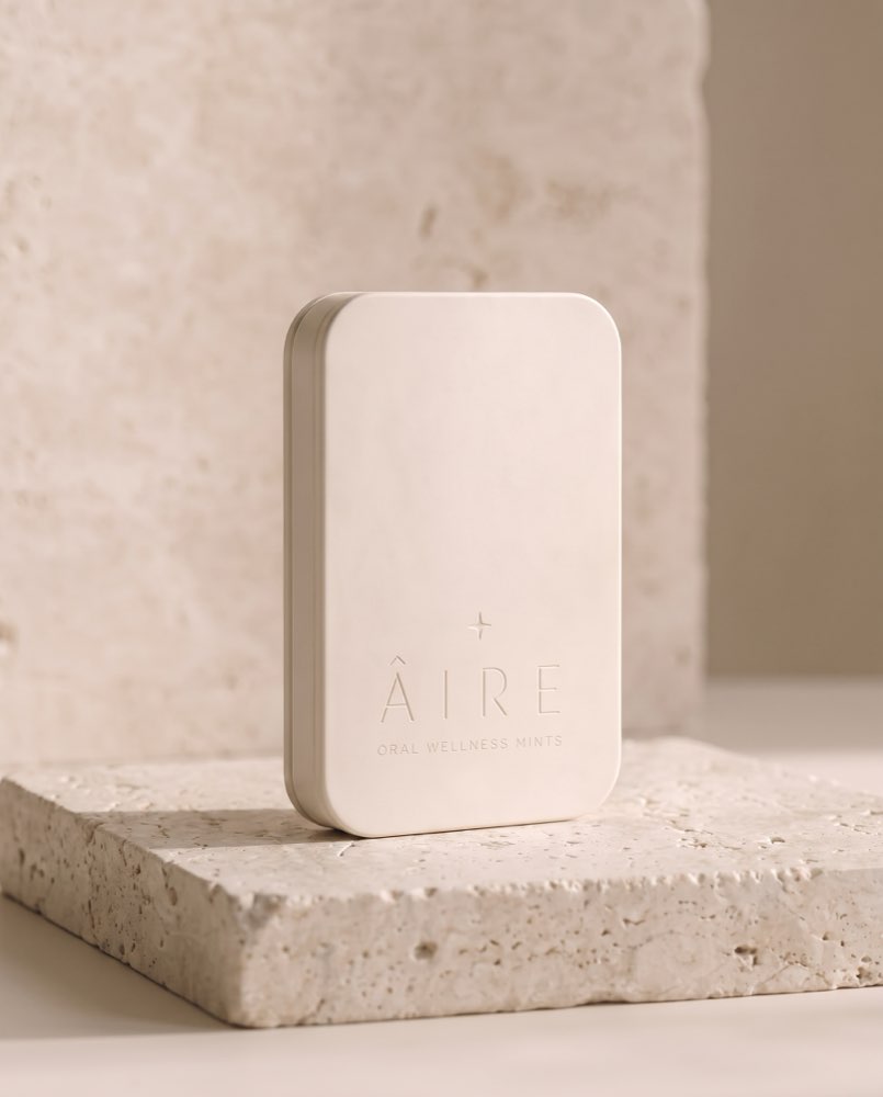 Âire tin standing upright
