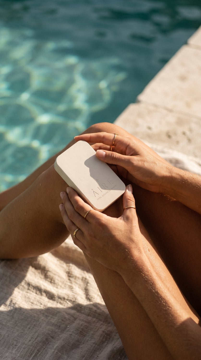 An Âire tin by the poolside